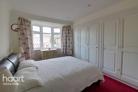 109 Mashiters Walk, Romford, RM1 4BS