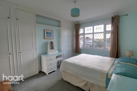 109 Mashiters Walk, Romford, RM1 4BS