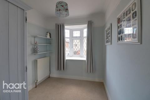 109 Mashiters Walk, Romford, RM1 4BS
