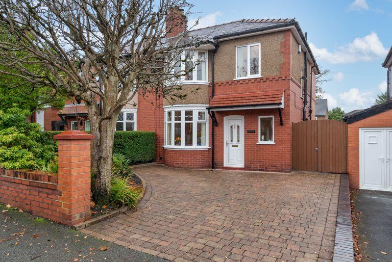 Hulton Lane, Bolton, BL3 4LA 3 bed semidetached house £190,000