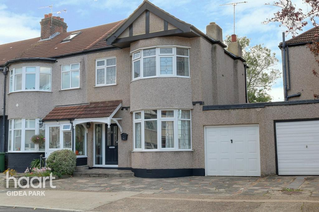 Parkside Avenue, Romford, RM1 3 bed end of terrace house £450,000