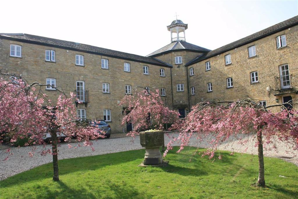 Norton Park, Cotshill Gardens, Chipping Norton, Oxfordshire 3 bed