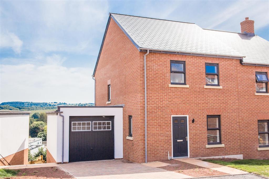 Tarka View, Crediton 4 bed detached house £314,950