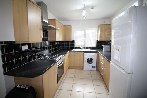 6 bedroom semi-detached bungalow to rent, *£117pppw Excluding Bills* Selston Drive, Nottingham, NG8 1EJ - UON