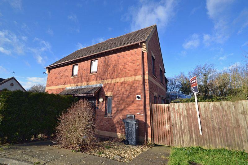 Hawthorn Crescent, Yatton 2 bed terraced house £870 pcm (£201 pw)