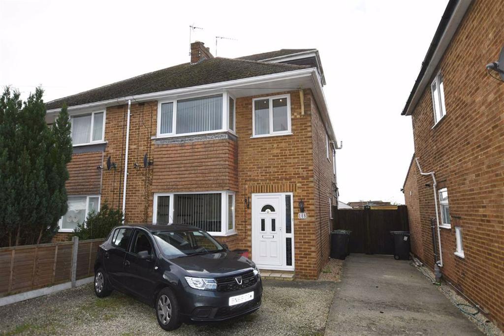 Landor Road, Whitnash, Leamington Spa 4 bed semidetached house £360,000