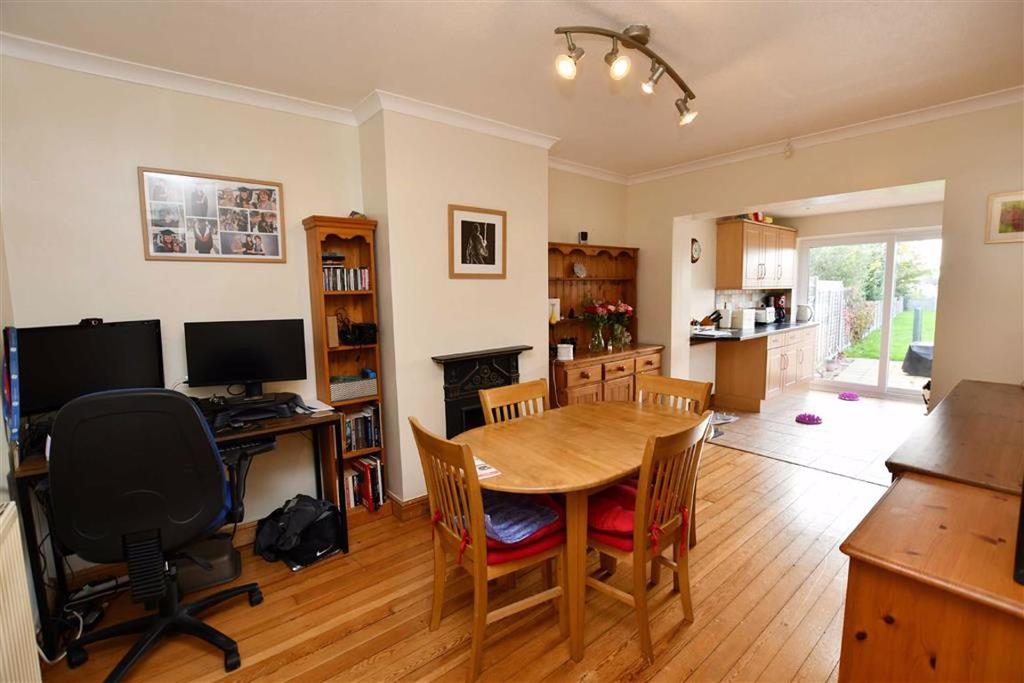 Landor Road, Whitnash, Leamington Spa 4 bed semidetached house £360,000