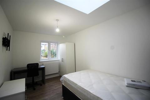 7 bedroom semi-detached house to rent - Queens Road East, Beeston, NG9 2GS