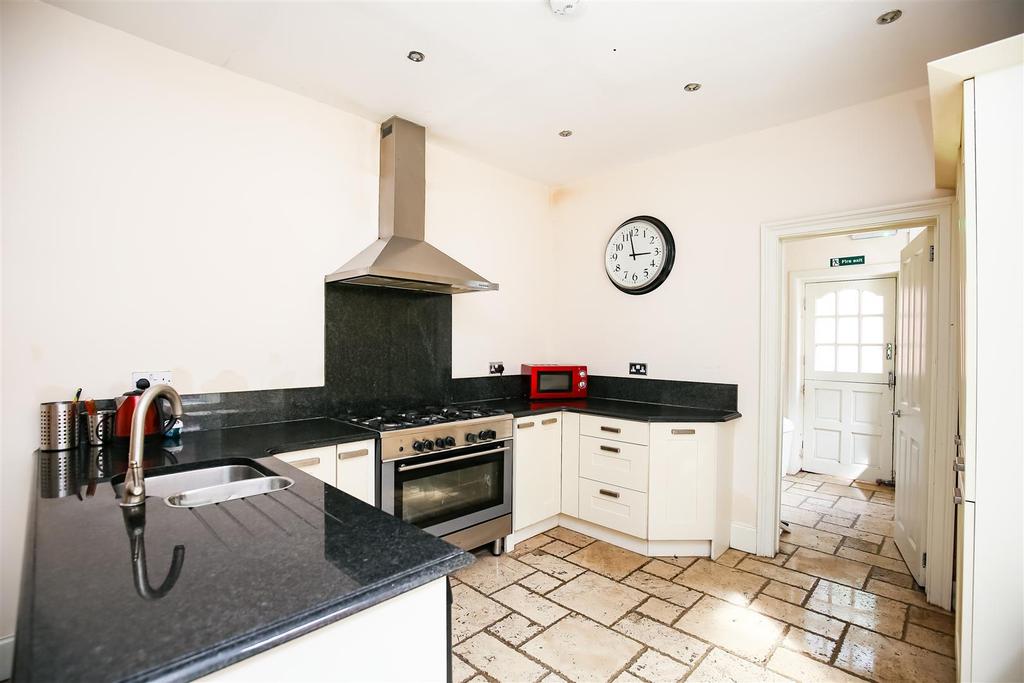 Highbury, Jesmond, NE2 7 bed terraced house £3,337 pcm (£770 pw)