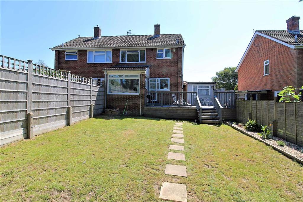 Ghyllside Avenue, Hastings, East Sussex 3 bed semidetached house £