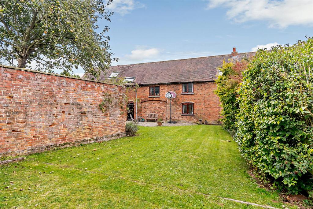 Elmbridge Green, Elmbridge, Droitwich Spa, Worcestershire 3 bed barn