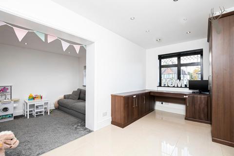 16 Tycehurst Hill, Loughton, IG10 1BU