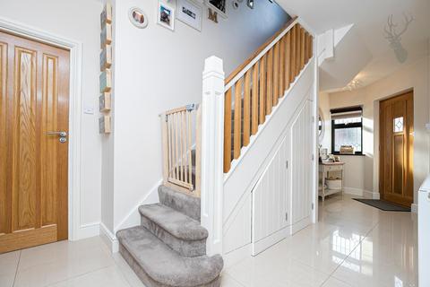 16 Tycehurst Hill, Loughton, IG10 1BU