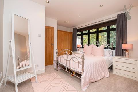 16 Tycehurst Hill, Loughton, IG10 1BU