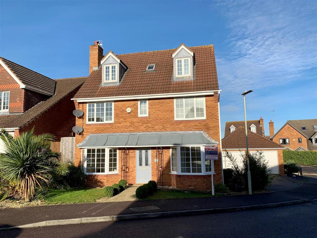 Horseshoe Way, Hempsted, Gloucester 5 bed detached house £425,000