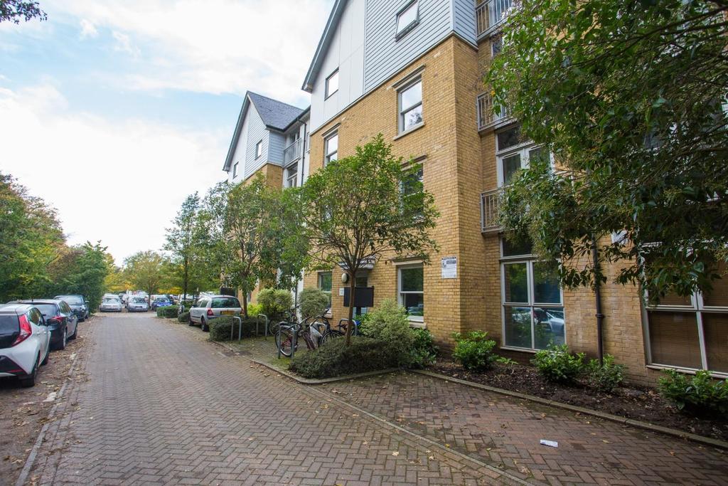 St. Andrews Close, Canterbury 2 bed flat £220,000