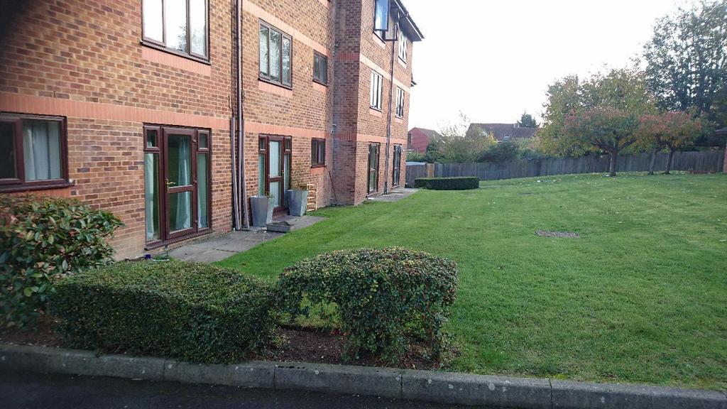 Buckland Road, Maidstone 2 bed apartment £750 pcm (£173 pw)