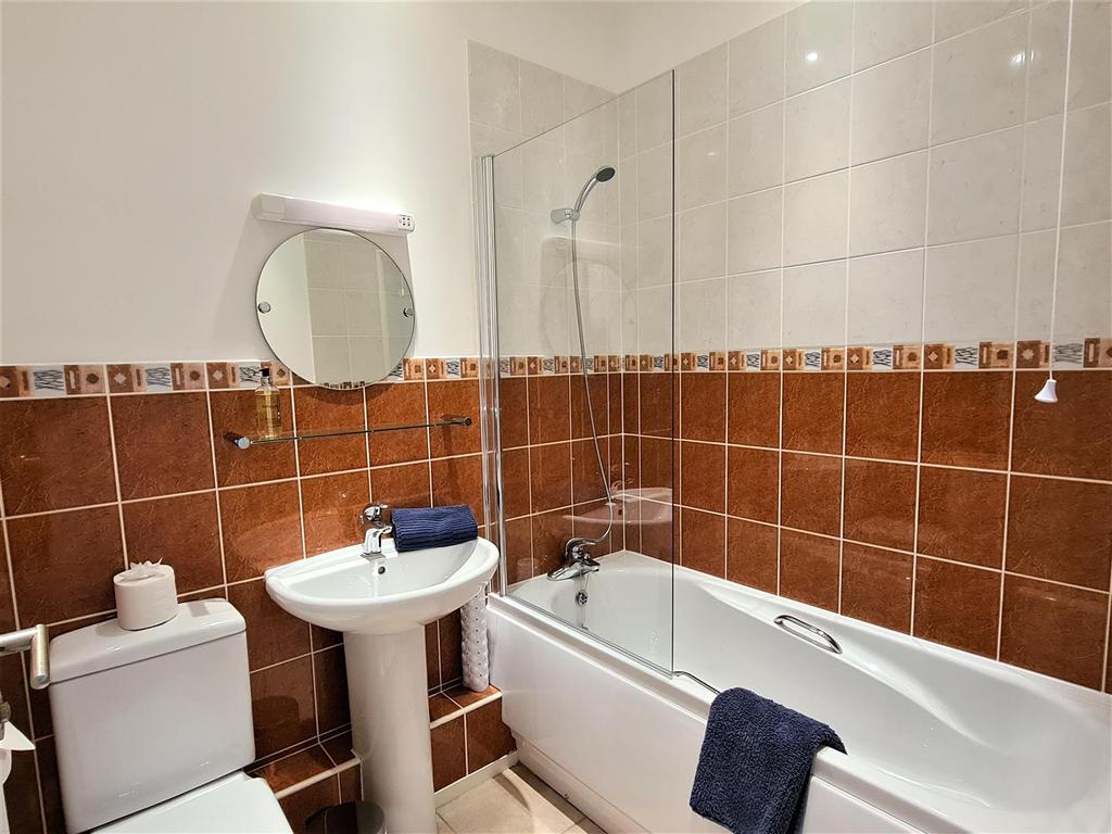 Main bathroom.jpg