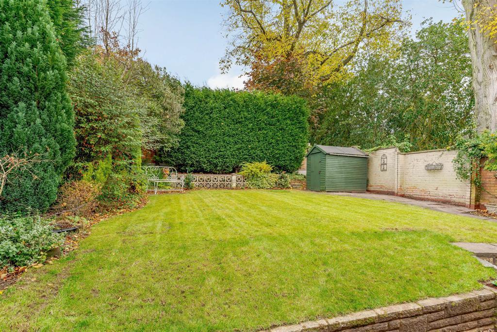 Rockingham Gardens, Sutton Coldfield, B74 2PN 4 bed detached house £