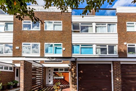 8 Whiteledges, London, W13 8JB