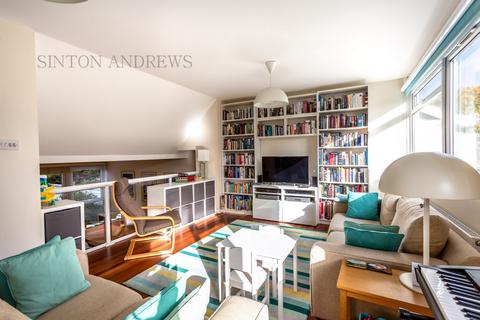 8 Whiteledges, London, W13 8JB