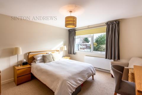 8 Whiteledges, London, W13 8JB