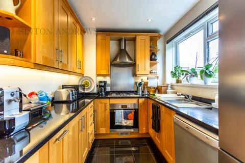 8 Whiteledges, London, W13 8JB