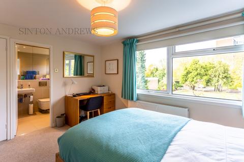 8 Whiteledges, London, W13 8JB