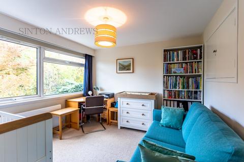 8 Whiteledges, London, W13 8JB