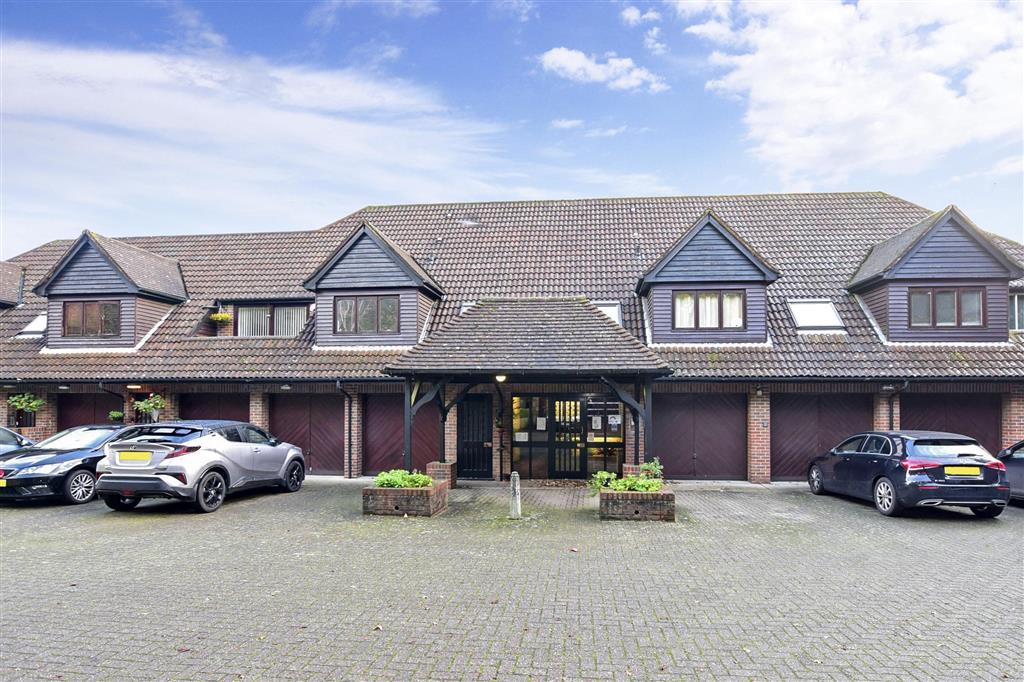 Mafeking Road, Walderslade, Chatham, Kent 2 bed ground floor flat £250,000