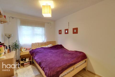 40 Abbotswood Way, Hayes, UB3 3PQ