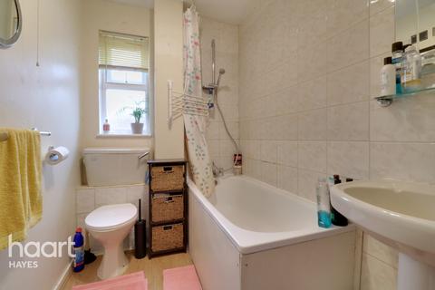40 Abbotswood Way, Hayes, UB3 3PQ