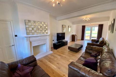 18 Everlands, Cam, Dursley, GL11 5NL