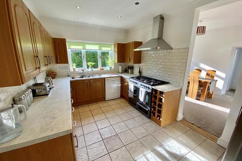 18 Everlands, Cam, Dursley, GL11 5NL