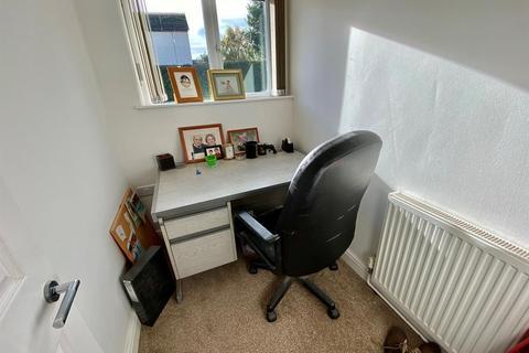 18 Everlands, Cam, Dursley, GL11 5NL