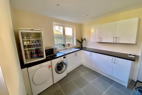 18 Everlands, Cam, Dursley, GL11 5NL
