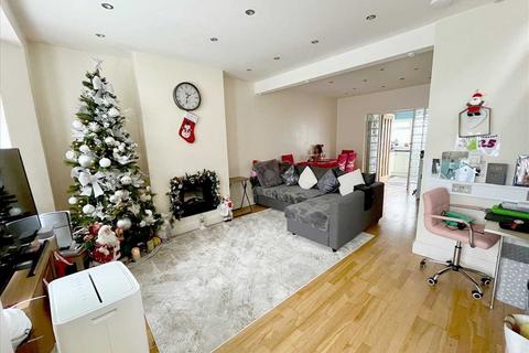 2 bedroom semi-detached house for sale, Walton Road, Bushey, WD23.