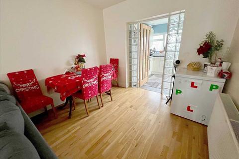 2 bedroom semi-detached house for sale, Walton Road, Bushey, WD23.