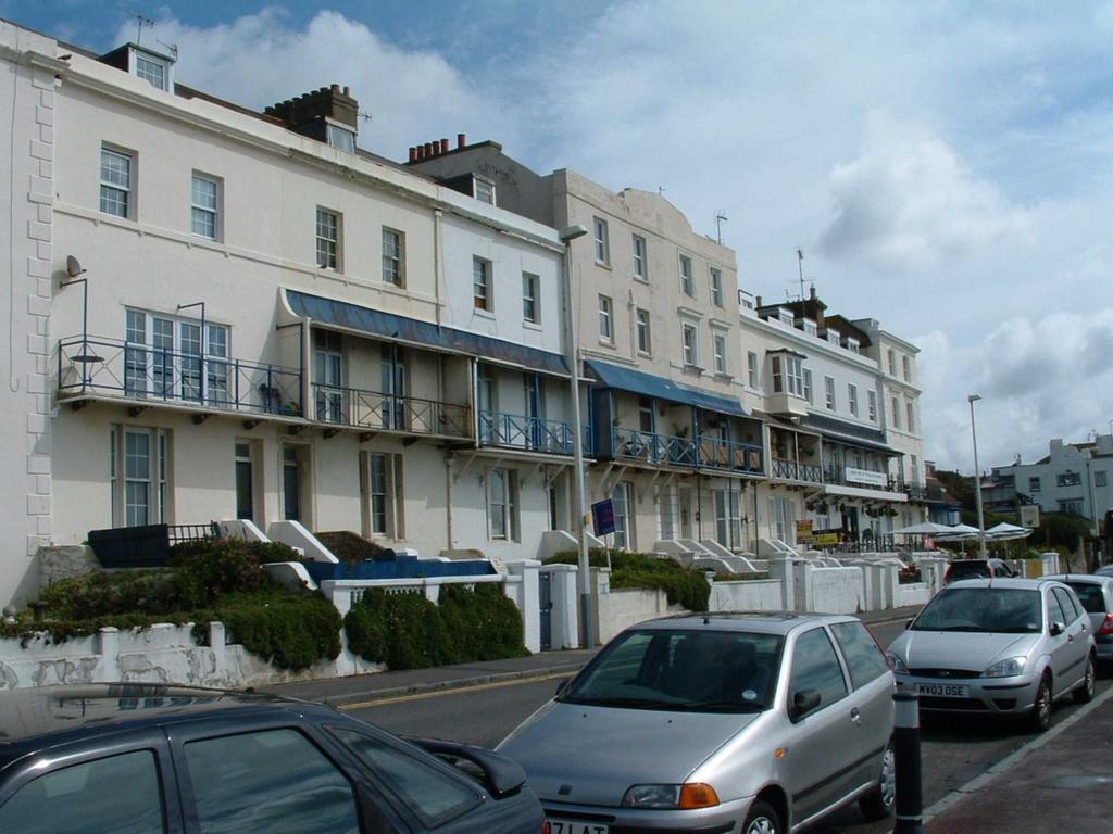 The Esplanade Sandgate Wellington Terrace 1 bed flat £165,000