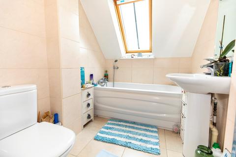 Flat 7, 2 Burtley Road, Bournemouth, BH6 4AP