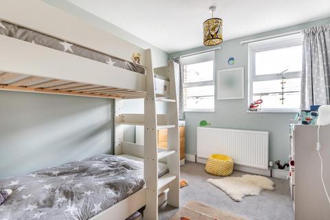 29 Yeoman Close, London, SE27 0PS