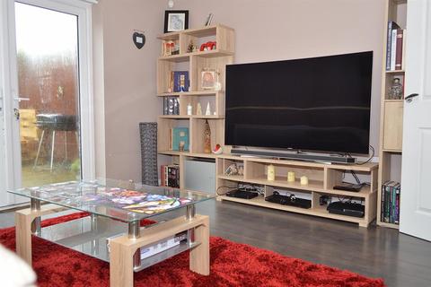 8 Foxton Close, Oldham, OL8 2SX