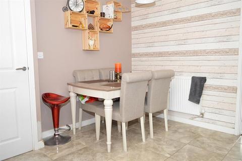 8 Foxton Close, Oldham, OL8 2SX