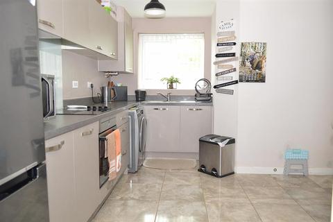 8 Foxton Close, Oldham, OL8 2SX