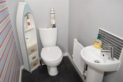 8 Foxton Close, Oldham, OL8 2SX