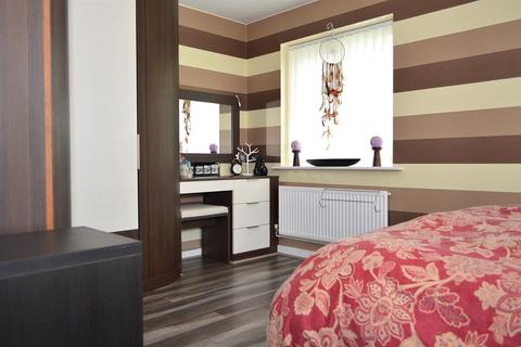 8 Foxton Close, Oldham, OL8 2SX