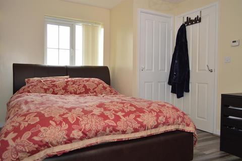 8 Foxton Close, Oldham, OL8 2SX