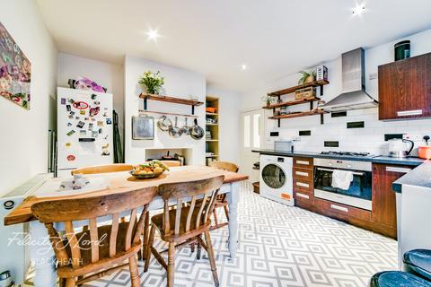 16a Eversley Road, London, SE7 7LD