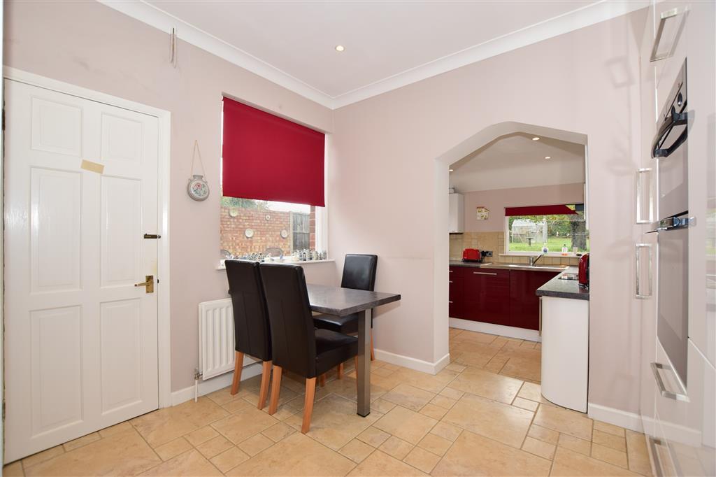 Kitchen/ Breakfast Room