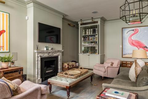 32 Groom Place, London, SW1X 7BA